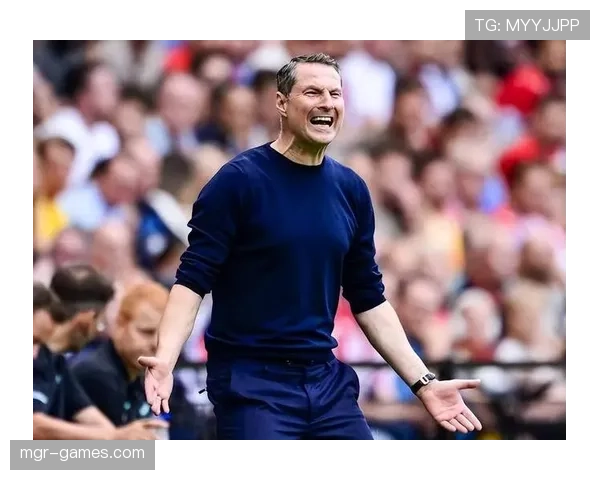 费耶诺德防守体系焕发新生，球队状态稳步回升剑指巅峰