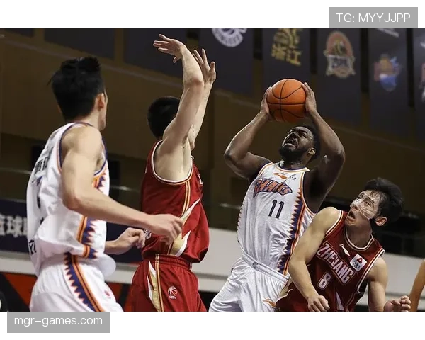 费内巴切中路渗透战术奏效，攻防两端强势表现助球队取胜